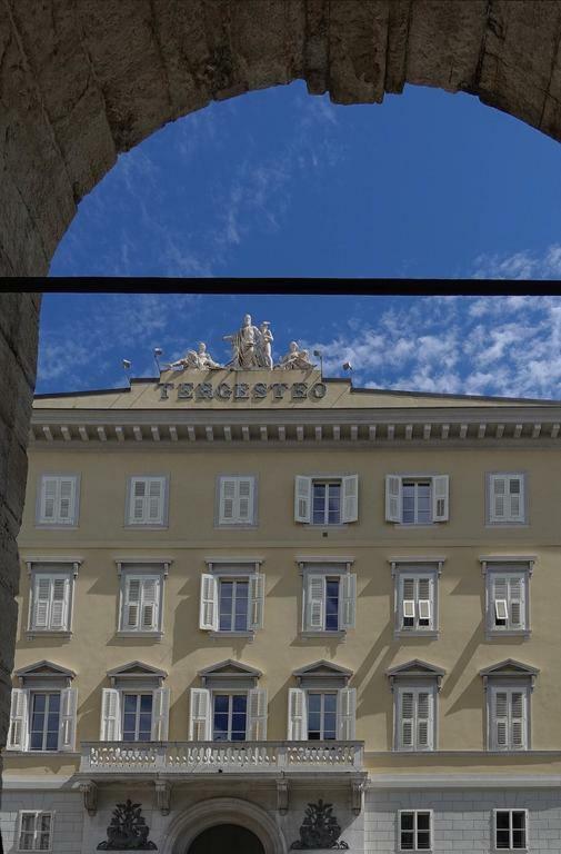 Tergesteo Palace Suite Триест Экстерьер фото